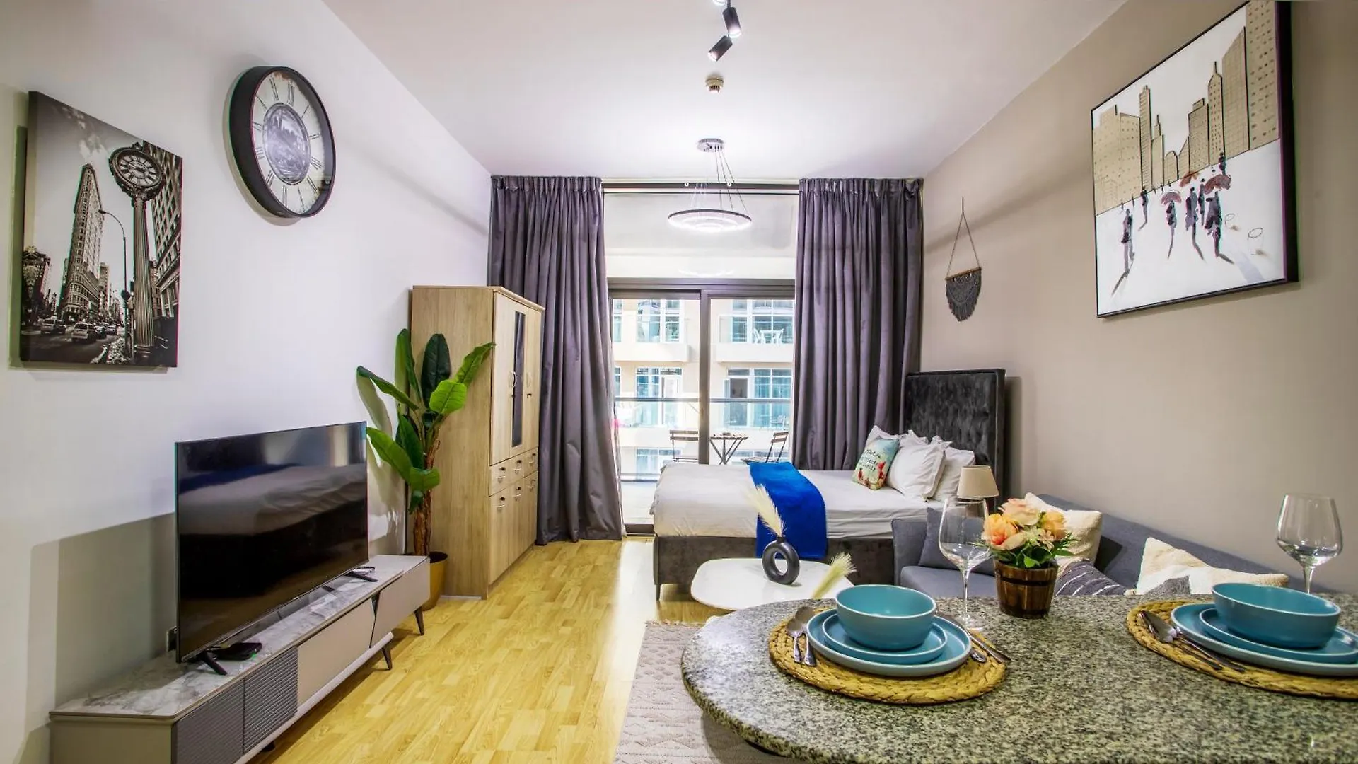 Upscale Studio In Binghatti Apartments, Dso ドバイ アパート