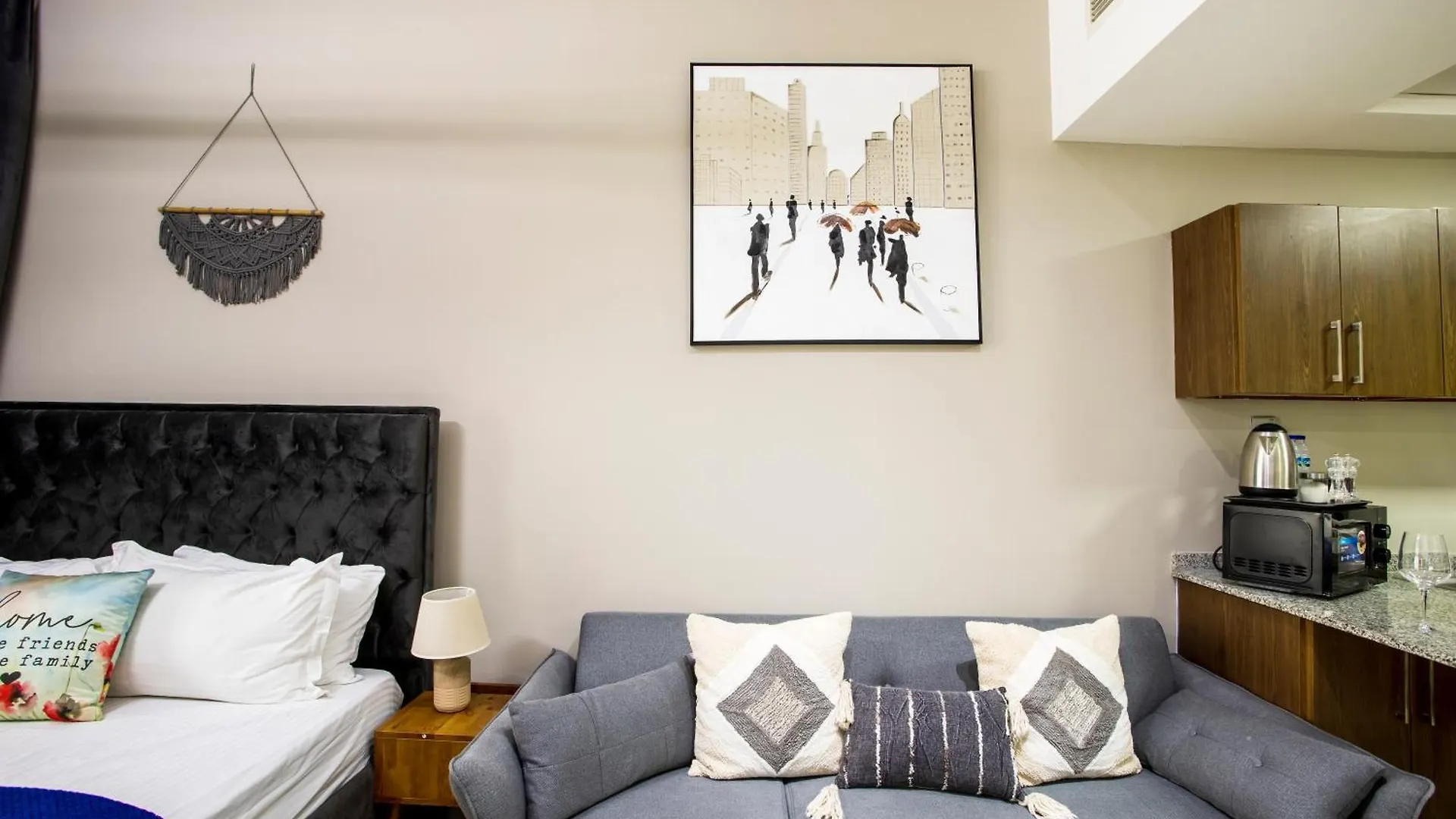 Upscale Studio In Binghatti Apartments, Dso ドバイ アパート